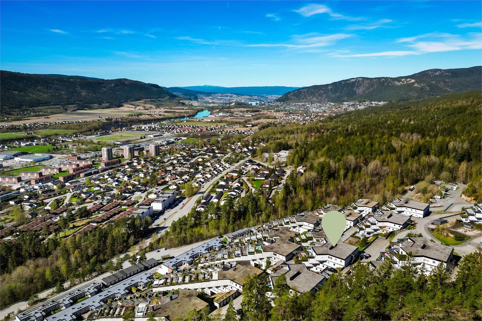 Beliggenheten er attraktiv og rolig, helt opp mot Drammensmarka. Her har du tilgang til flott turterreng og rekreasjonsmuligheter, sommer som vinter. 
Foto: Haiman Askari