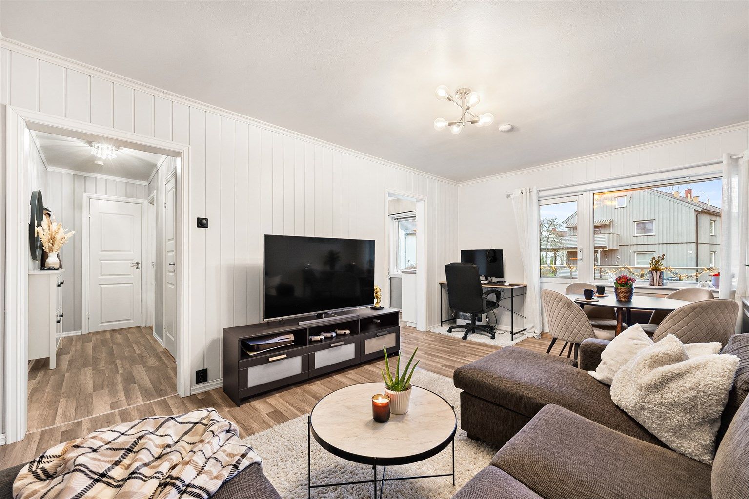 Dette er en 2 roms leilighet med god planløsning og sentrumsnær beliggenhet