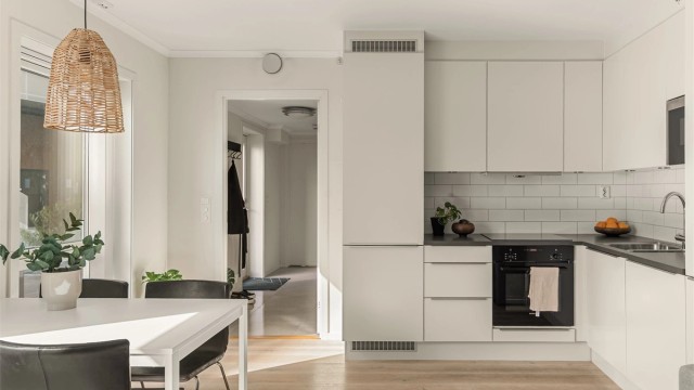 - Spisebordet kan praktisk plasseres like ved kjøkkenet -