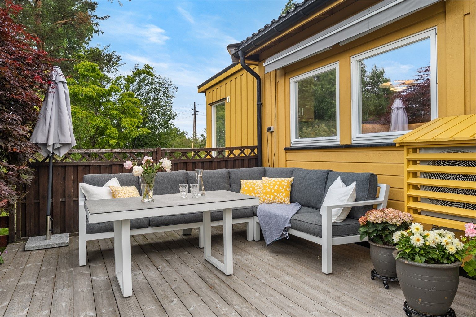 Terrassen fungerer ypperlig som underholdningssted for gjester 