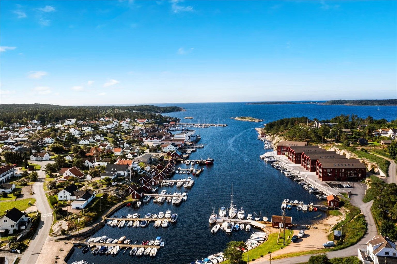 Flott båthavn i nærområdet.
