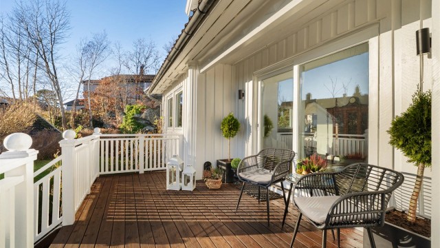 Hyggelig terrasse hvor du kan lene deg tilbake og nyte.