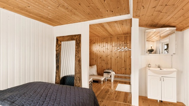 Annekset er innredet med overnattingsmulighet, perfekt for gjester eller storfamilien. Ikke godkjent for varig opphold.