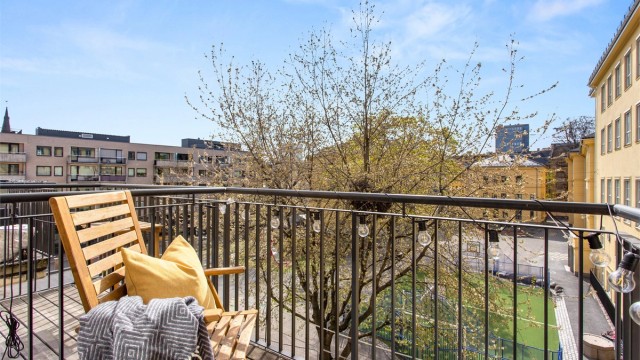 Velkommen til Rosteds gate 6B, en lys 1- roms med balkong og sentral beliggenhet presentert av Marius Dyngeland Iversen.