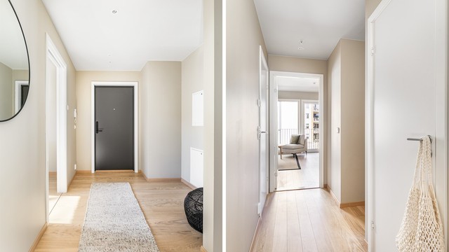 I entreen er det mulighet for skyvedørsgarderobe. Inngangsdøren har elektronisk kodelås som gjør nøkler overflødige.