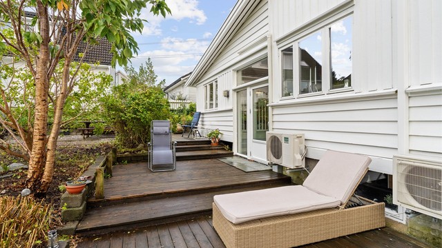 Terrasse like utenfor kjøkkenet.