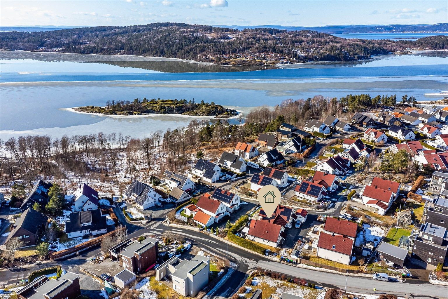 På familievennlige Sjøhagen kan du bo i umiddelbar nærhet av sjøen og fine sandstrender - kun en halvtimes togtur unna Oslo. Fotograf; Børge Oppegård.