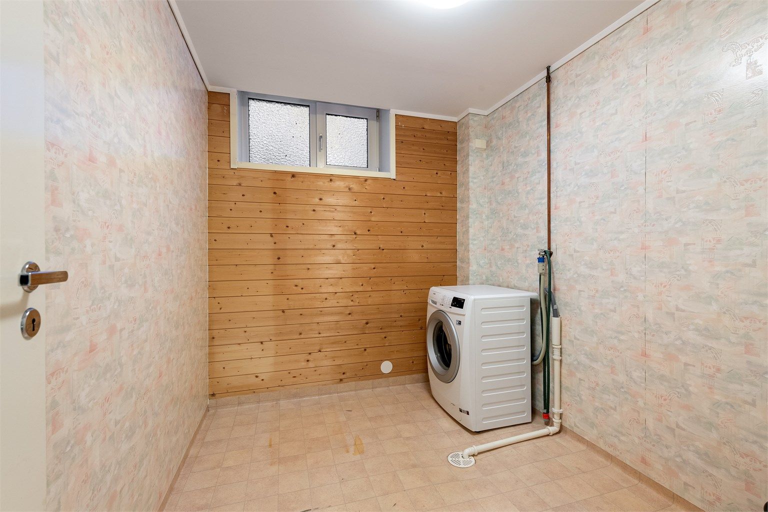 Bod med opplegg for vaskemaskin