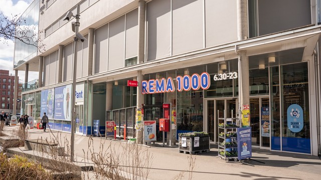 Med Rema 1000 og Kiwi kun to minutters gange unna, er de daglige innkjøpene svært enkle.