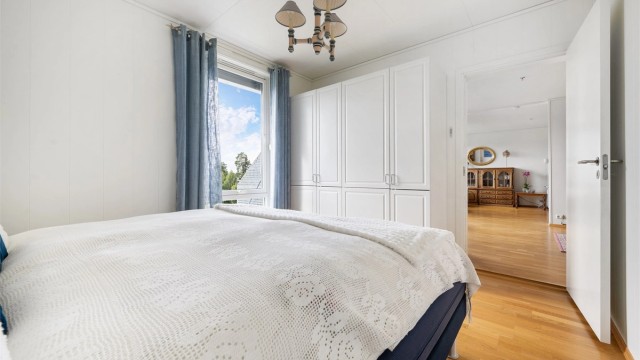 Godt med garderobeplass på soverommet