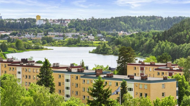 Østensjøvannet ligger et steinkast unna og byr på flotte turområder hele året.
