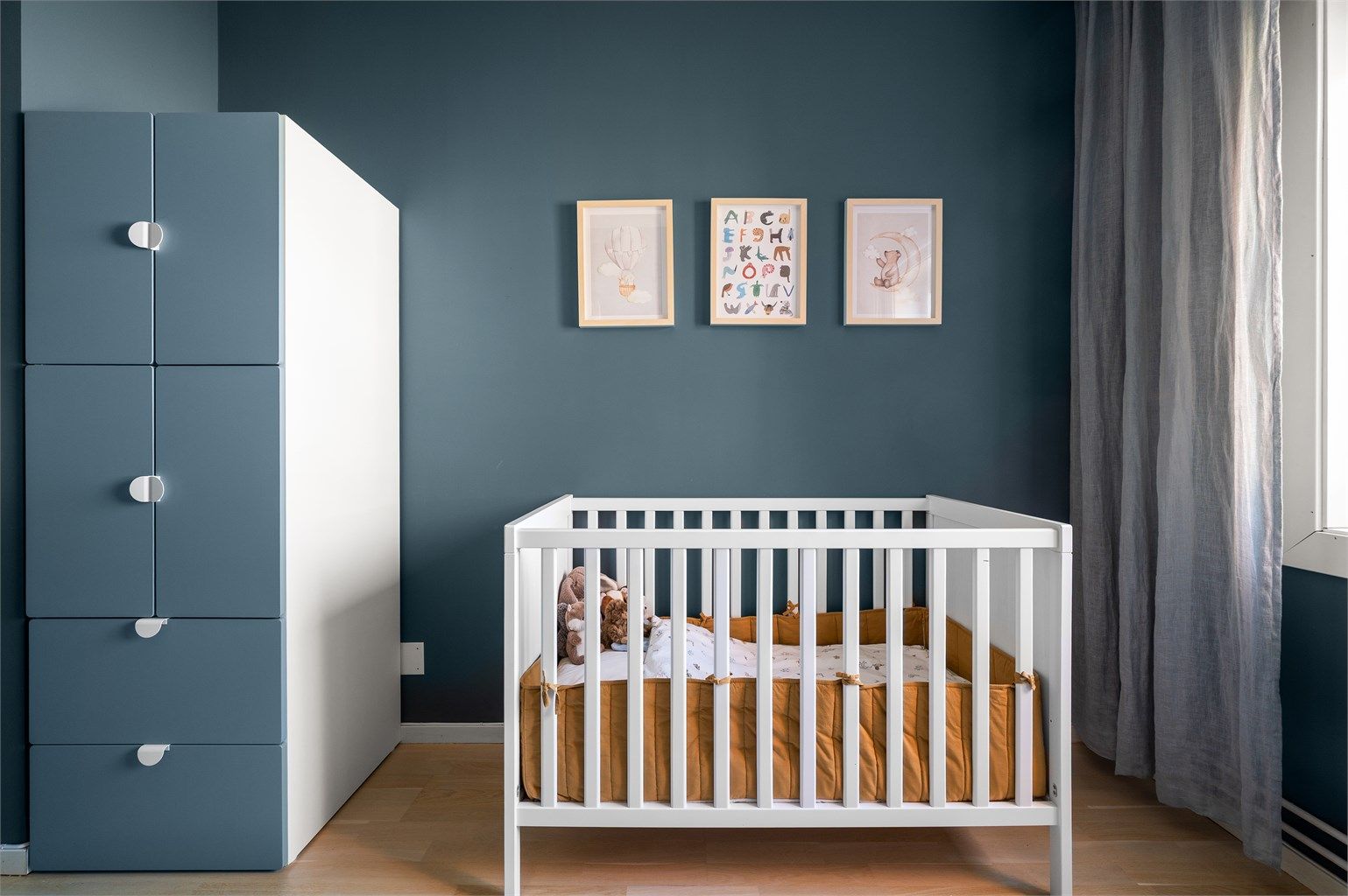 Rommet er enkelt å møblere og tilpasse etter egne behov.