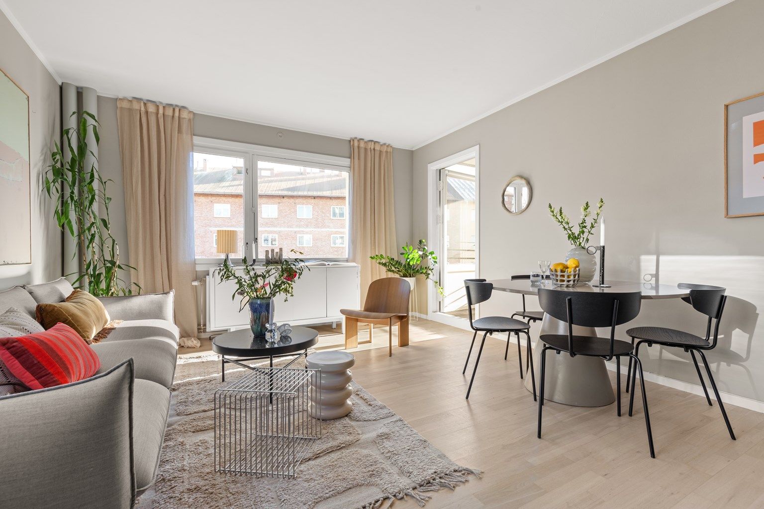 Eiendomsmegler Krogsveen v/Simen Istre Grevskott har gleden av å presentere Askergata 2!