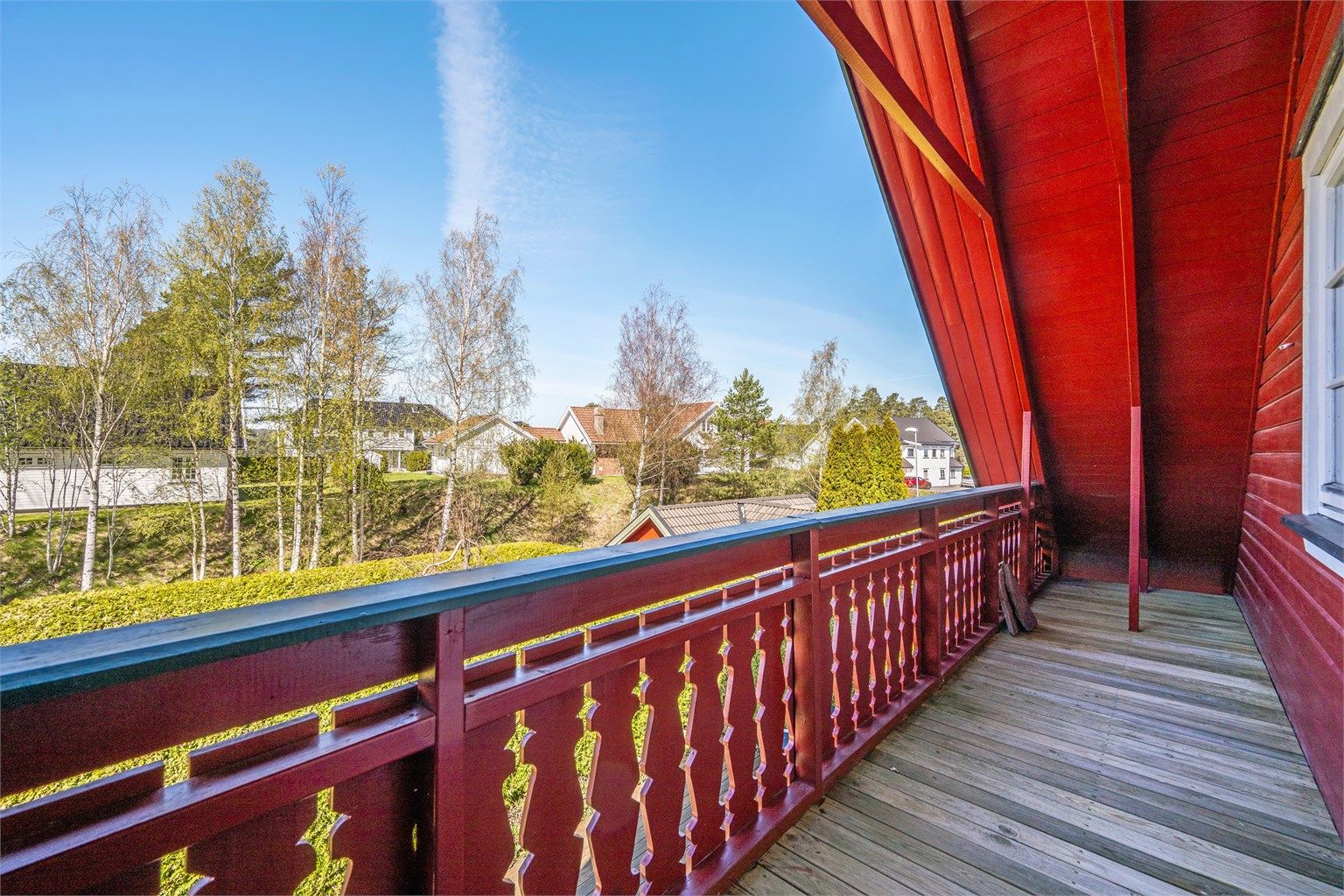 Den vestvendte balkongen på 7 m² er en fin, privat uteplass.