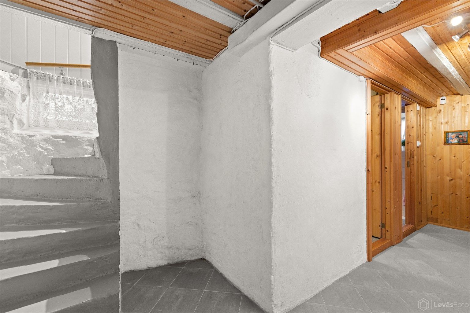 Trapperommet i kjelleren binder etasjen sammen med resten av huset.