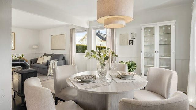 Den åpne planløsningen gir en god flyt mellom de ulike sonene i første etasje.