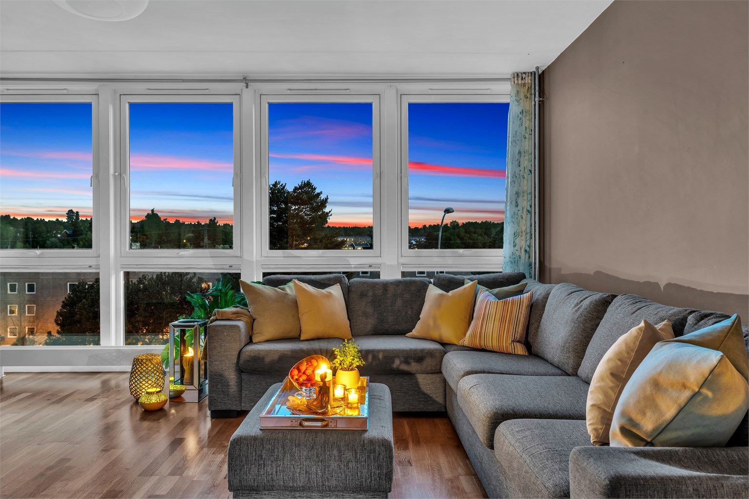 Legg bort mobilen, sett deg i sofaen og ta en titt ut - drøm deg bort litt!