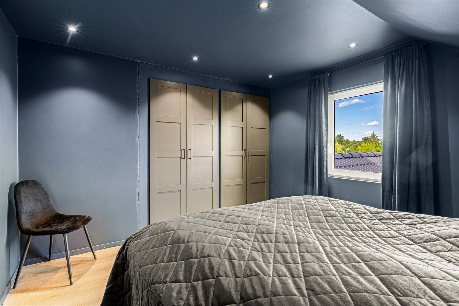 Innebygget garderobe.