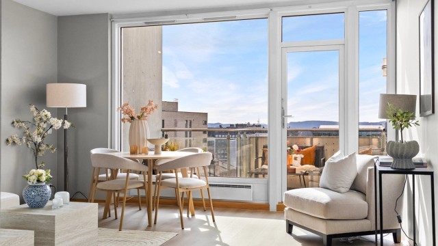 Fra stuen er det utgang til en romslig balkong på 8 m².