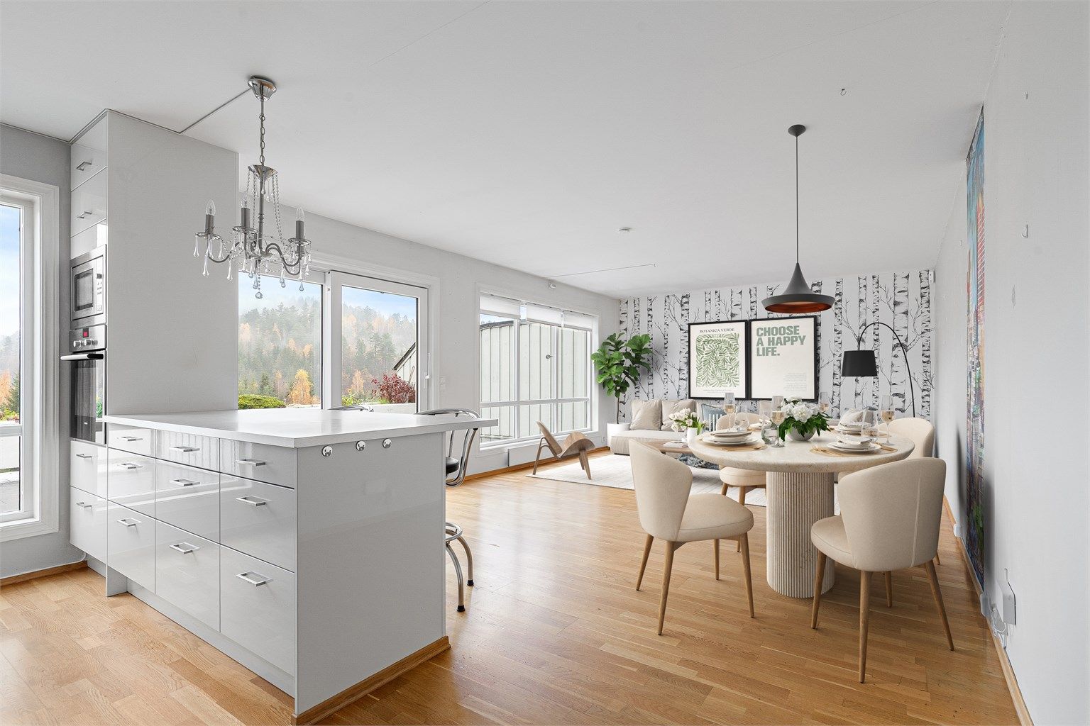 Leiligheten har en åpen og luftig planløsning mellom stuen og kjøkkenet. (Bildet er digitalstylet)