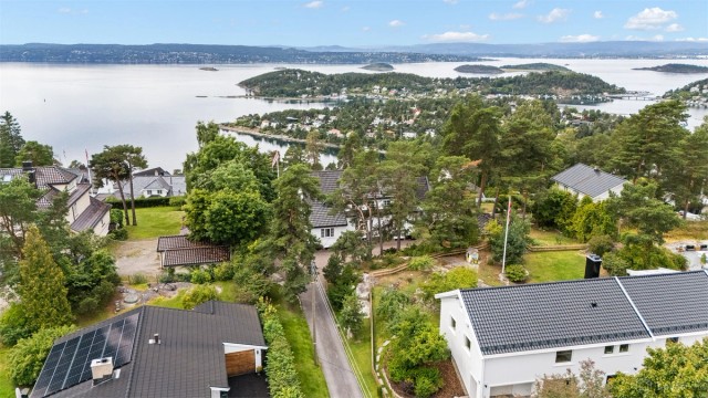 Et barnevennlig og attraktivt villaområde med bl.a. 2-3 minutters gange til Kastellet trikkeholdeplass, samt kort vei til Kastellet skole og servicetilbud