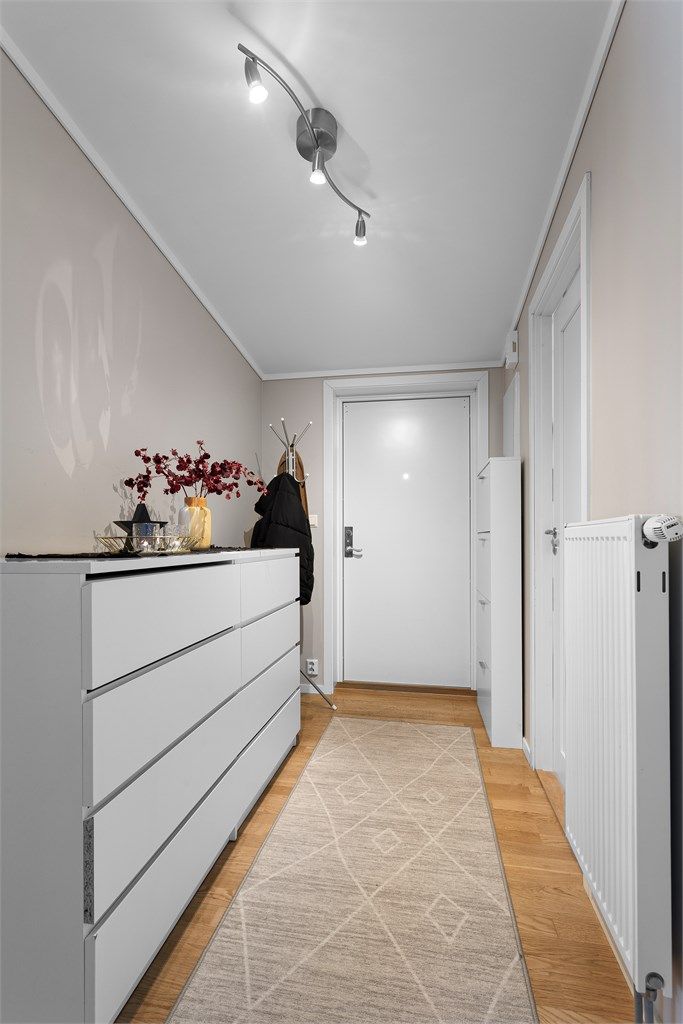 Sikringsskapet med automatsikringer er praktisk plassert i entréen.