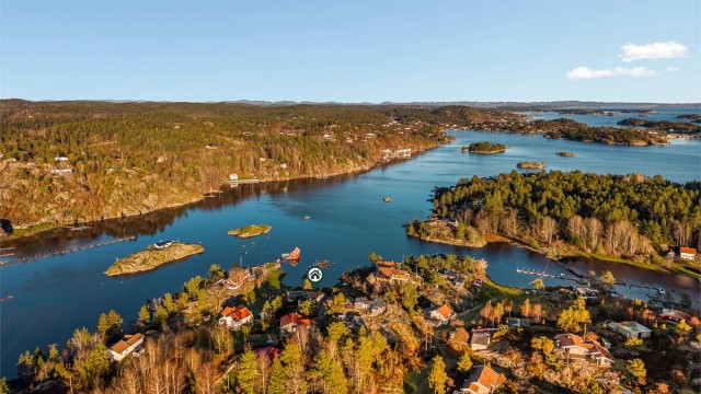 Området byr på et rikt båt- og friluftsliv med utallige turmuligheter.
