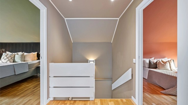 Boligens øverste etasje har en meget god planløsning med 4 store soverom og bad.