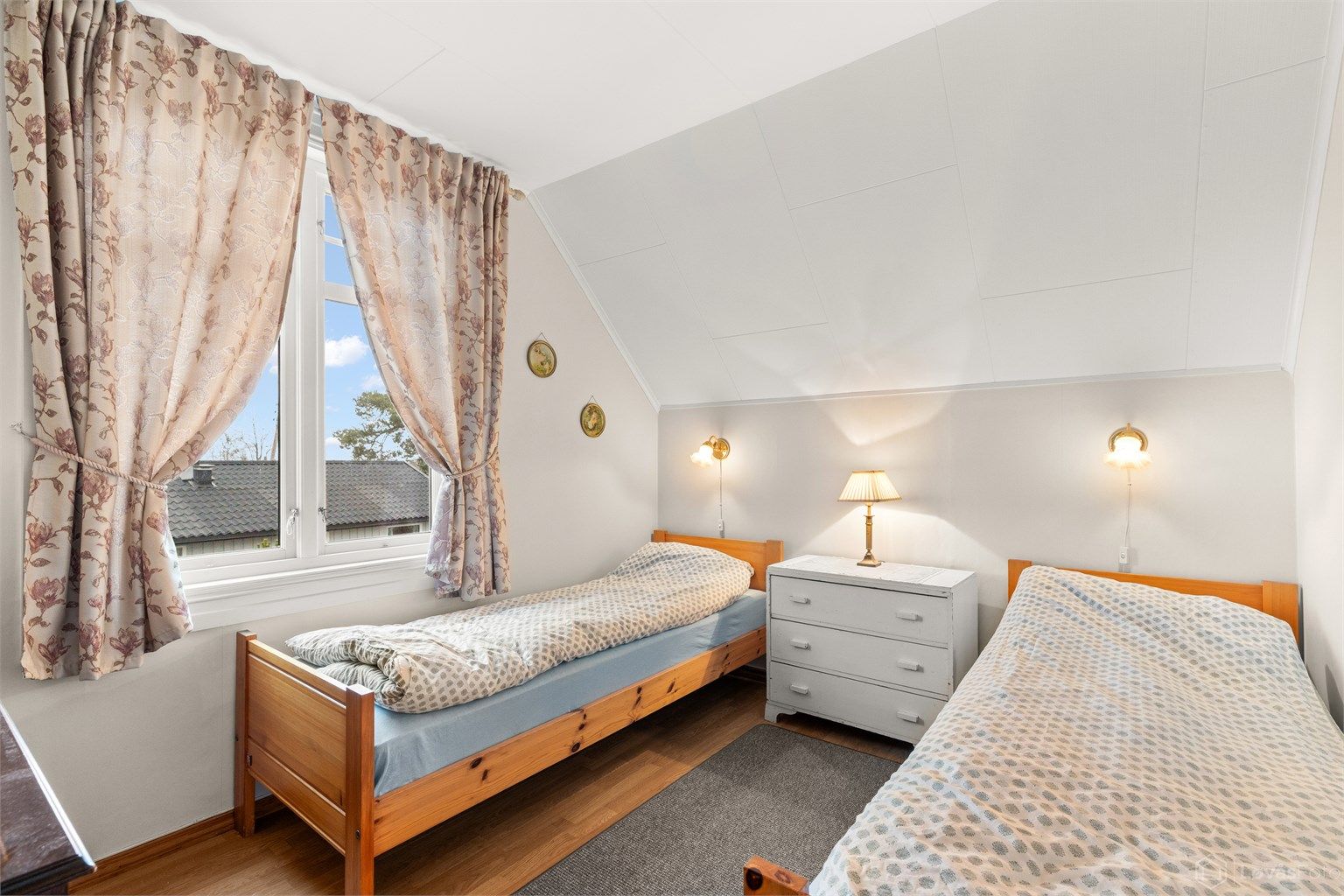 Det tredje soverommet har en god størrelse, egnet som barnerom, gjesterom eller kontor.