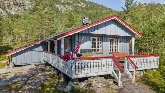 Krogsveen v/ Ender Hajdaraj presenterer Årmotåsen 24! Foto: EFKT