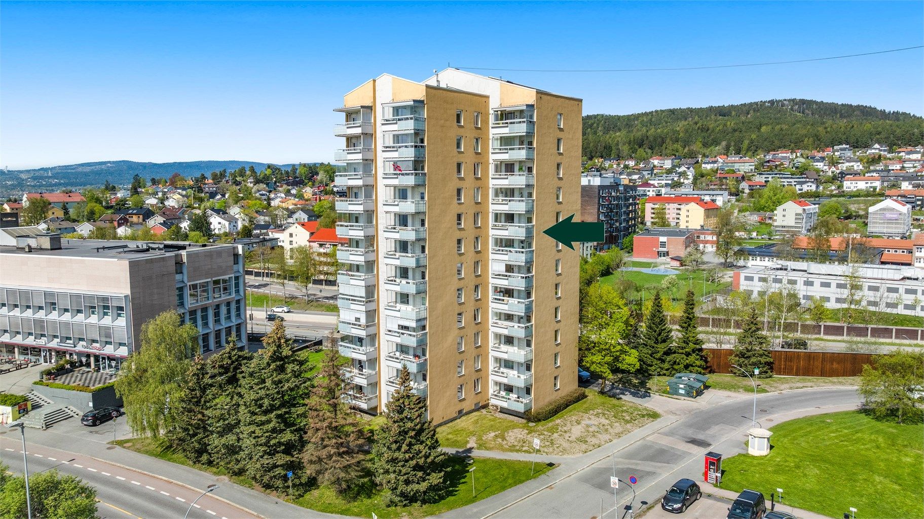 Leiligheten ligger i luftige 8. etasje med fantastisk utsikt over Oslo