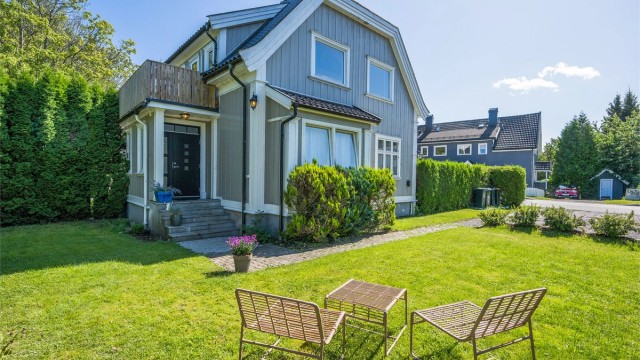 En stilig og romslig leilighet i tomannsbolig beliggende svært sentralt og attraktivt til i Tønsberg sentrum. Foto: Kristian Bollæren v/Fotofinish