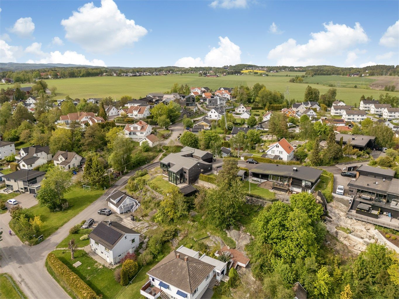 Velkommen til Briskåsen 3 på Mosserød! Beliggenheten er barnevennlig med trygg gangvei til Mosserød skole, kun få minutter unna.  [ Foto: Mille Gran ]