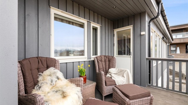 En lun og usjenert krok på terrassen, perfekt for avslapning