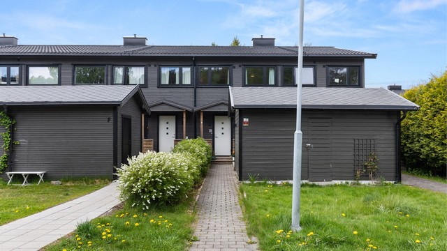 Fasade - sameiet utførte i 2022-24 omfattende arbeid med ny etterisolert fasade, nytt tak, nye vinduer mm.
