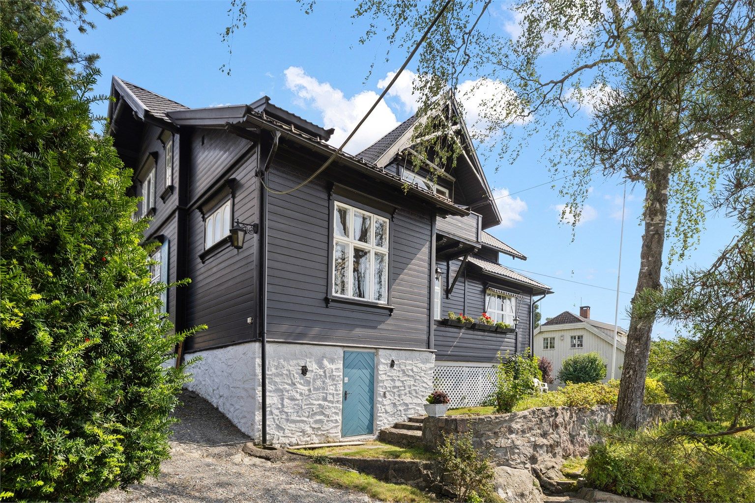 Utvendig adkomst til kjellerareal