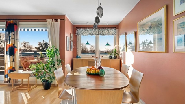 Fra stuen er det utgang til terrassen