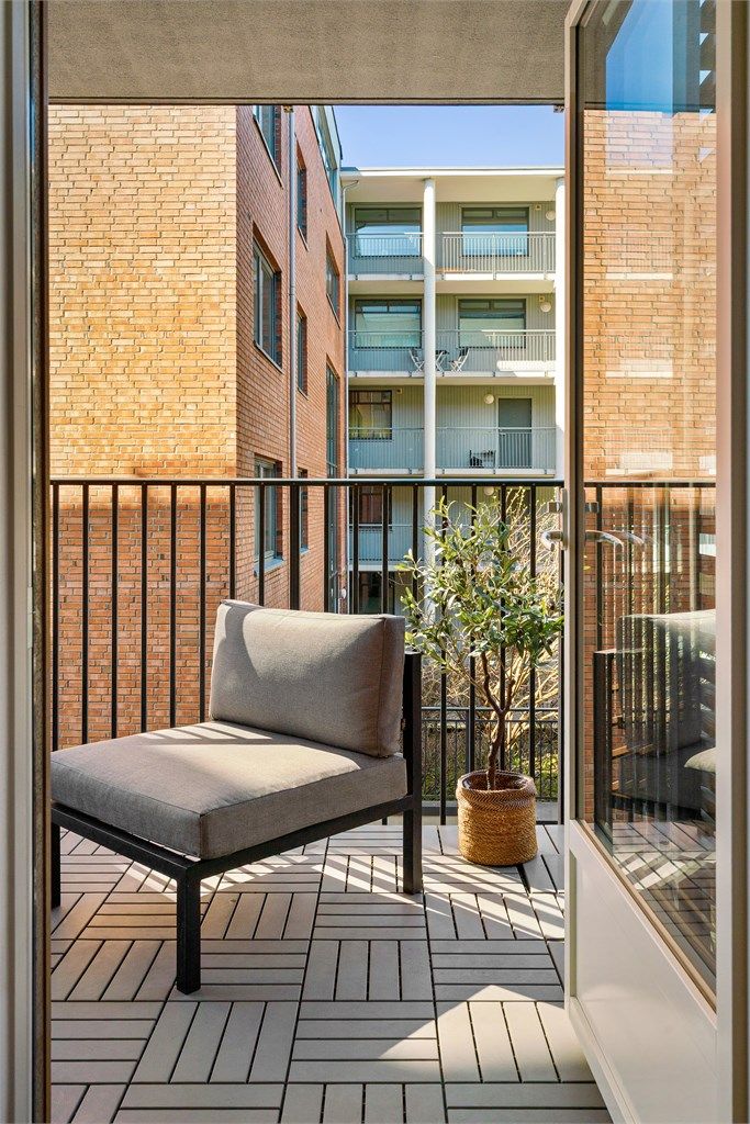 En privat uteplass som fungerer som en forlengelse av både stue og soverom.