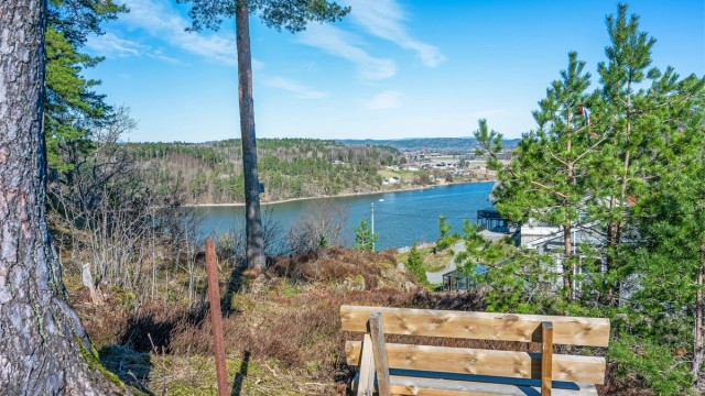 Rett utenfor døren finner du flotte turområder og en unik nærhet til naturen.