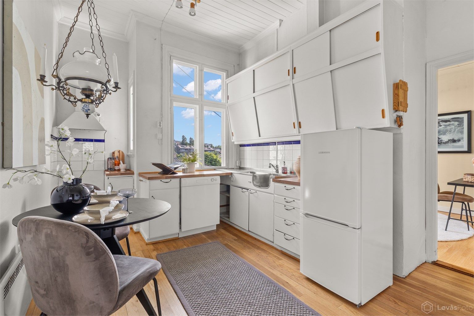 Eget kjøkken med plass til spisebord