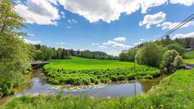 Fra Sørlihavna er det turveier og lysløype mot Losby og Østmarka.