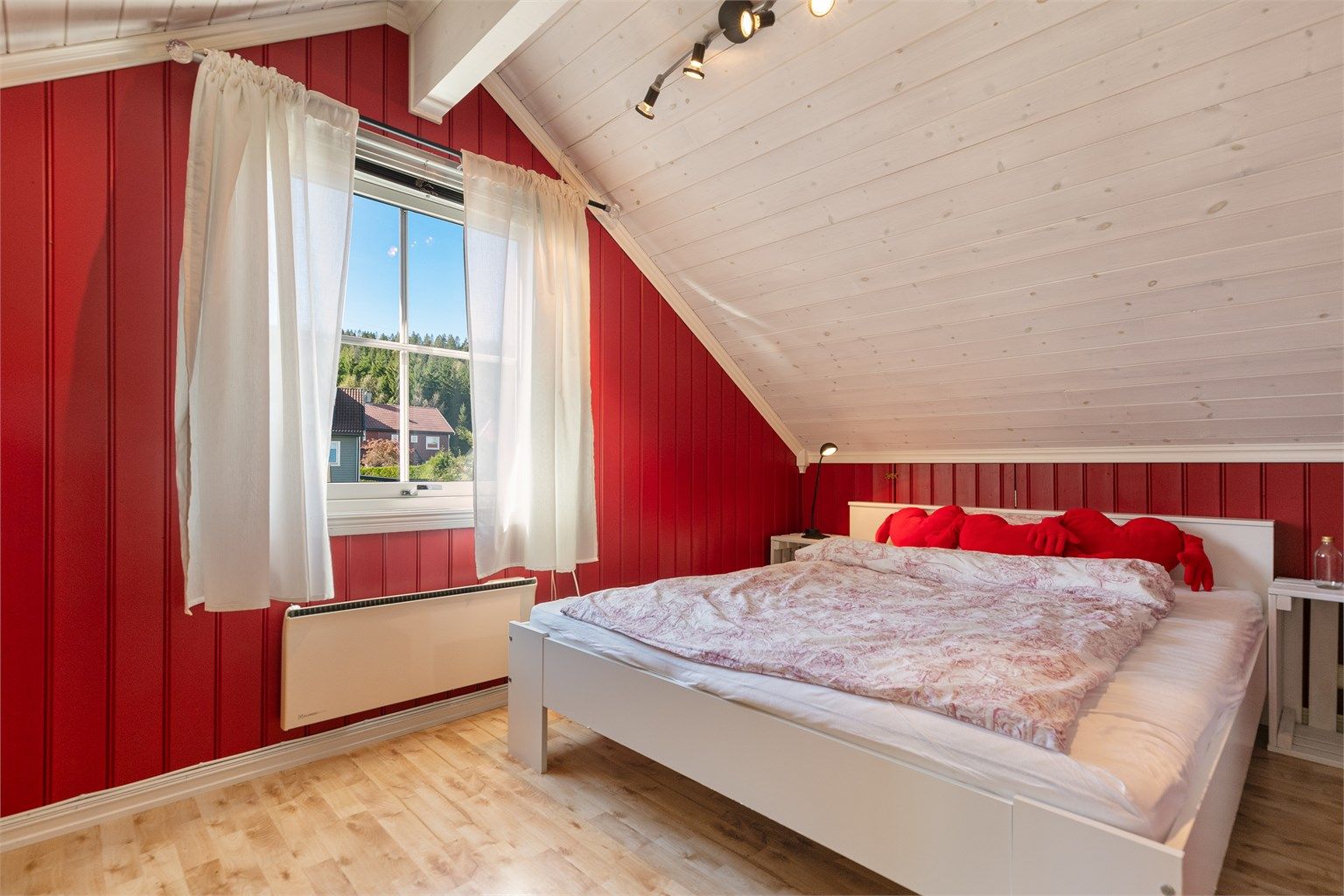 Innredet som soverom ikke godkjent i plantegningene hos kommunen. 