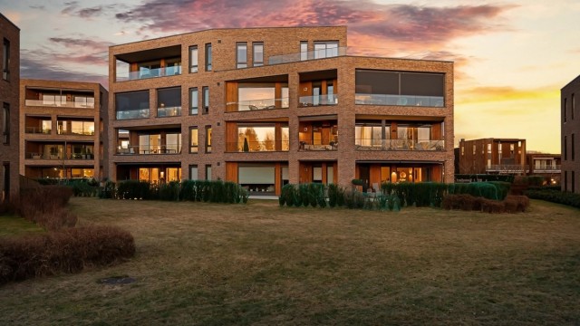 Leiligheten har en nydelig, sjønær beliggenhet på Fornebu