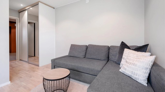 Boligen er utstyrt med sentralstøvsuger som dekker alle tre etasjer.