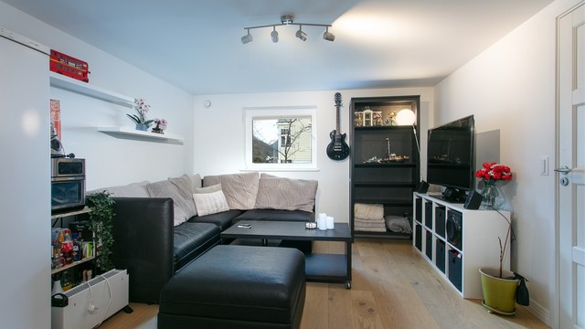 Stue/kjøkken i åpen løsning i underetasjen - ikke bruksendret og omsøkt