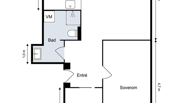 Boligen har en arealeffektiv og smart planløsning med to romslige soverom vendt mot rolig bakgård, samt en sosial stue-/kjøkkenløsning.