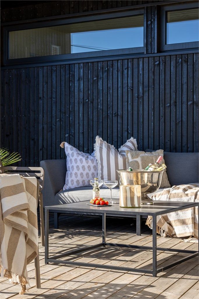 En lun og skjermet krok på terrassen for avslapning.