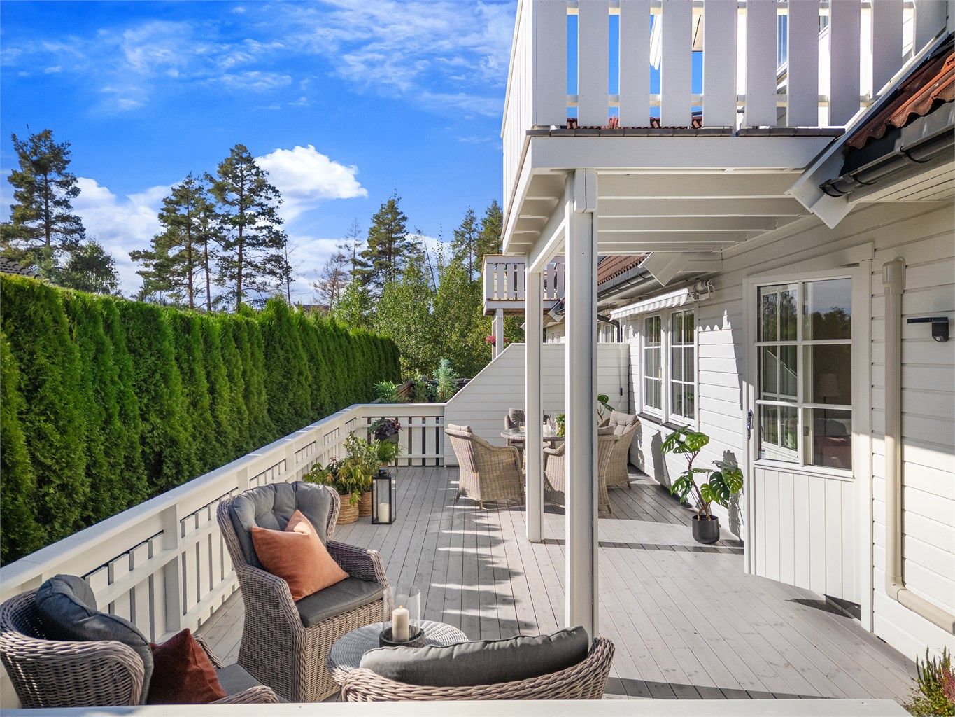 Fin uteplass på terrasse på 33 kvm med god plass til utemøbler