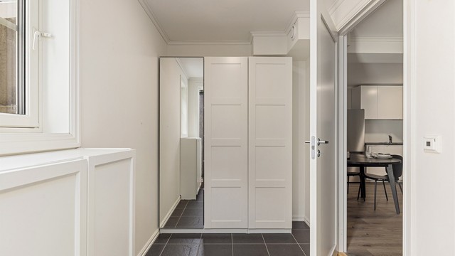 Entréen har plass til garderobeløsning for å henge fra seg yttertøy og en skohylle
