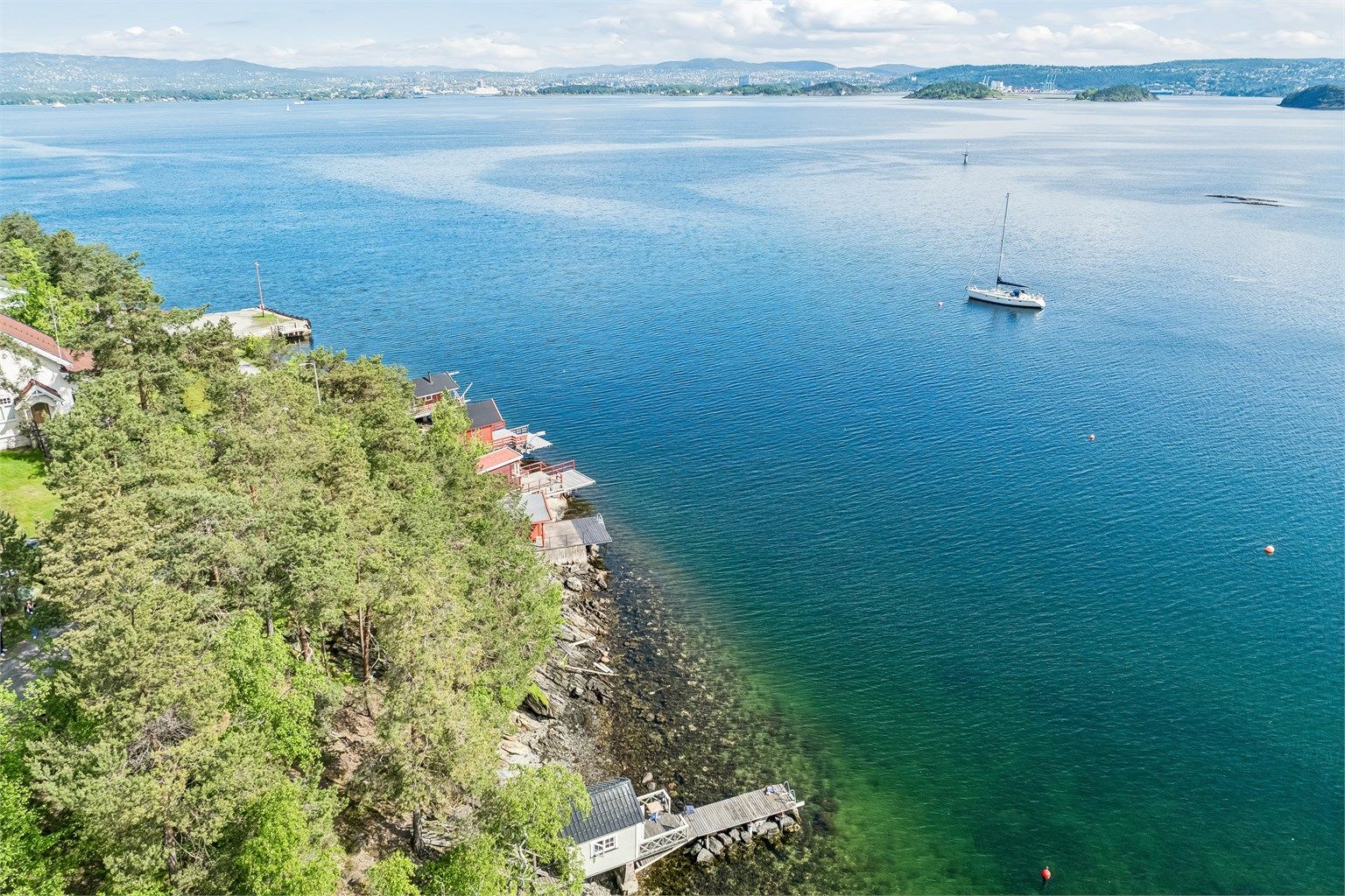 Flott utsikt over fjorden mot Nordstrand og Oslo by.